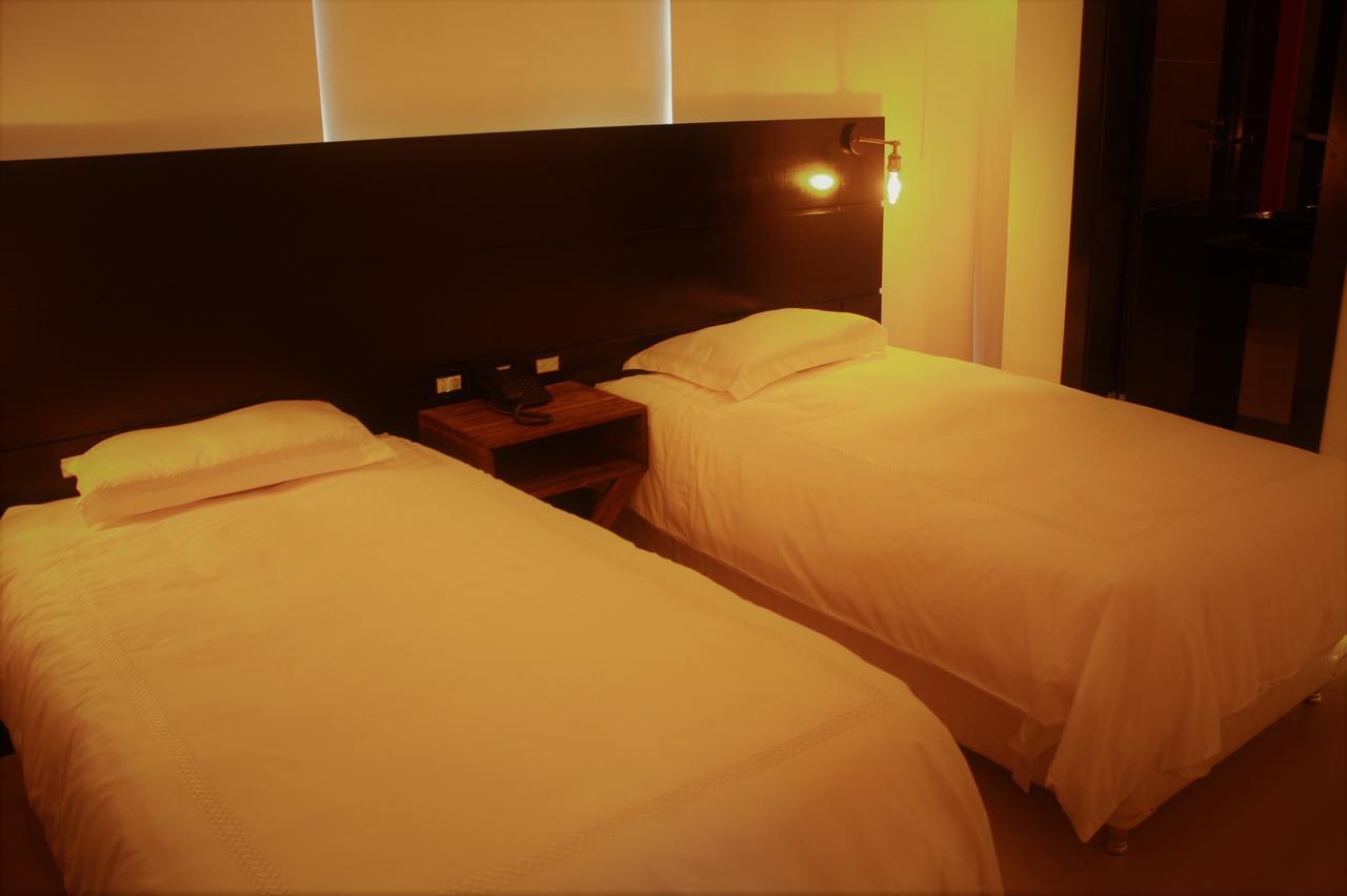Hotel 1945 Aeropuerto アスンシオン エクステリア 写真